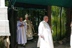 Festgottesdienst zum 1.000 Todestag des Heiligen Heimerads auf dem Hasunger Berg (Foto: Karl-Franz Thiede) Festgottesdienst zum 1.000 Todestag des Heiligen Heimerads auf dem Hasunger Berg (Foto: Karl-Franz Thiede)